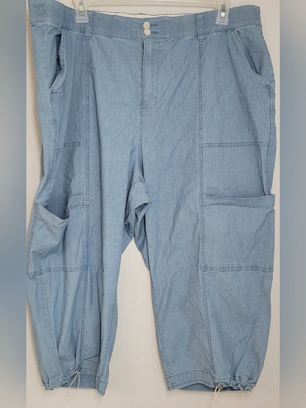 Lane Bryant Light Blue Cargo Style  Capri's Size 22 Like New